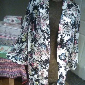 Brand New Bell-sleeve Floral kimono